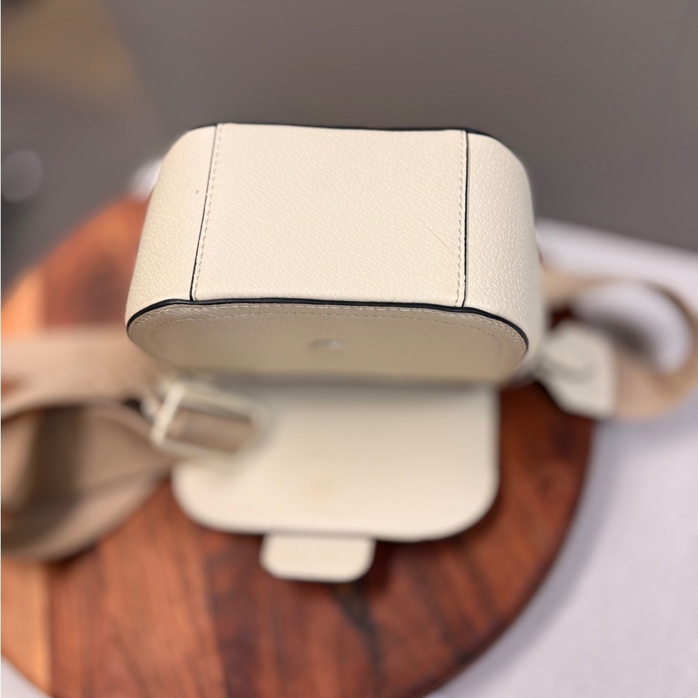 True Religion Horseshoe Buckle Crossbody Bag. - Picture 7 of 15